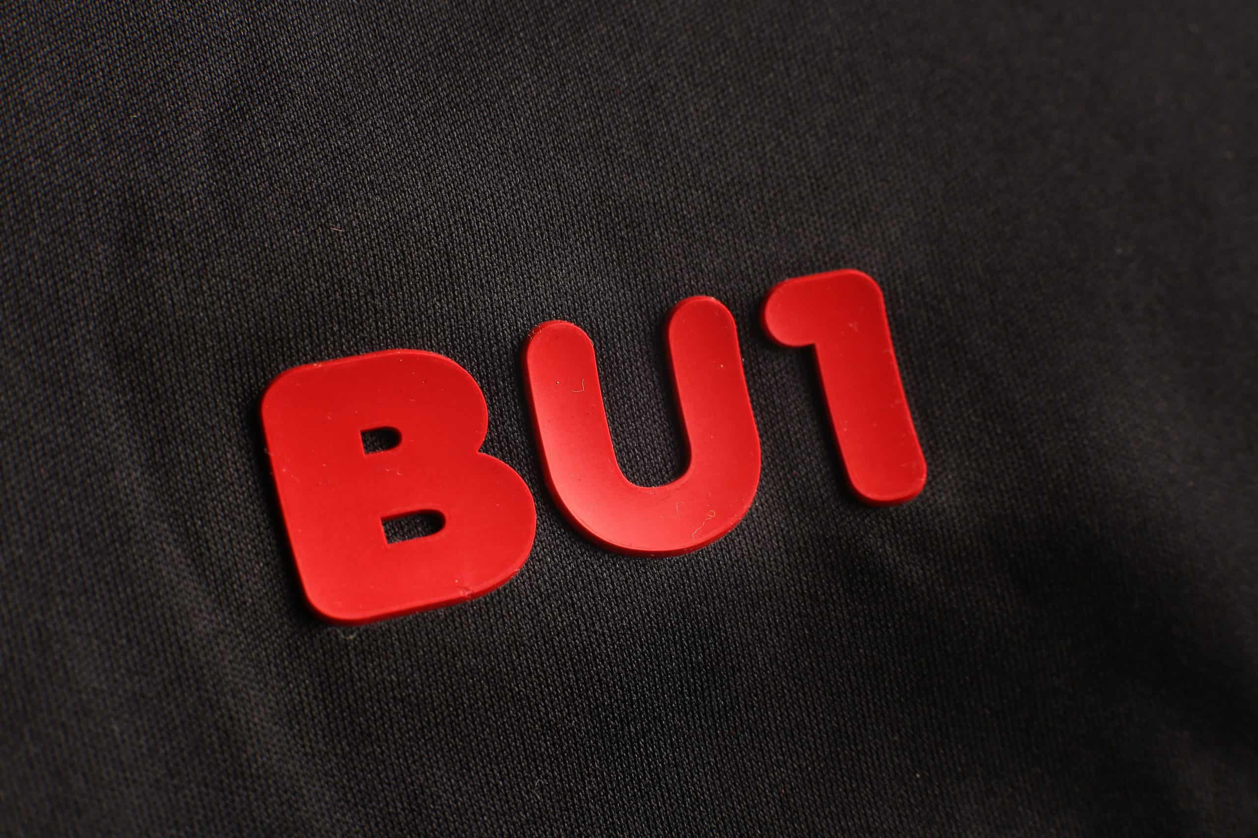 BU1 dres 20 černo-červený