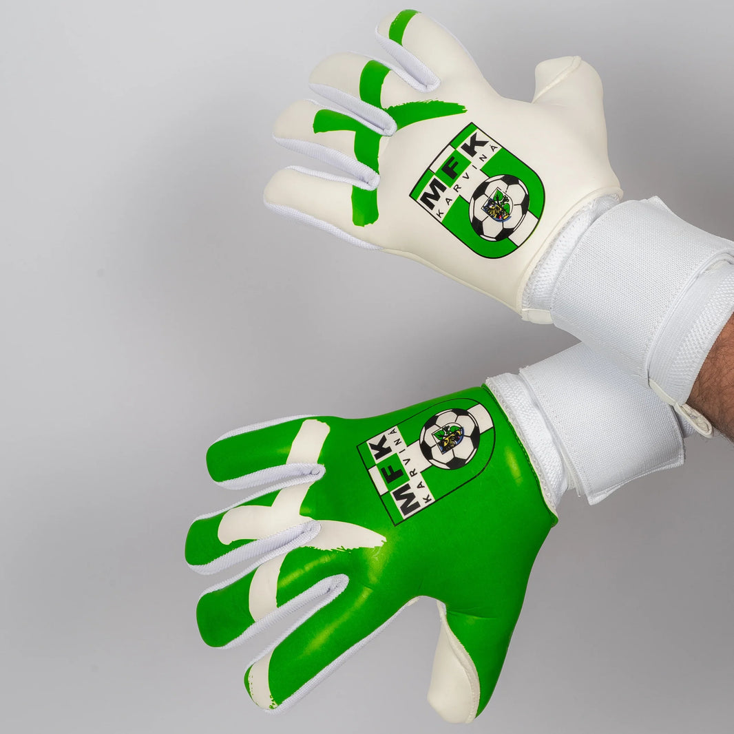 Custom brankářské rukavice pro MFK Karviná: od kempu až po celou mládež