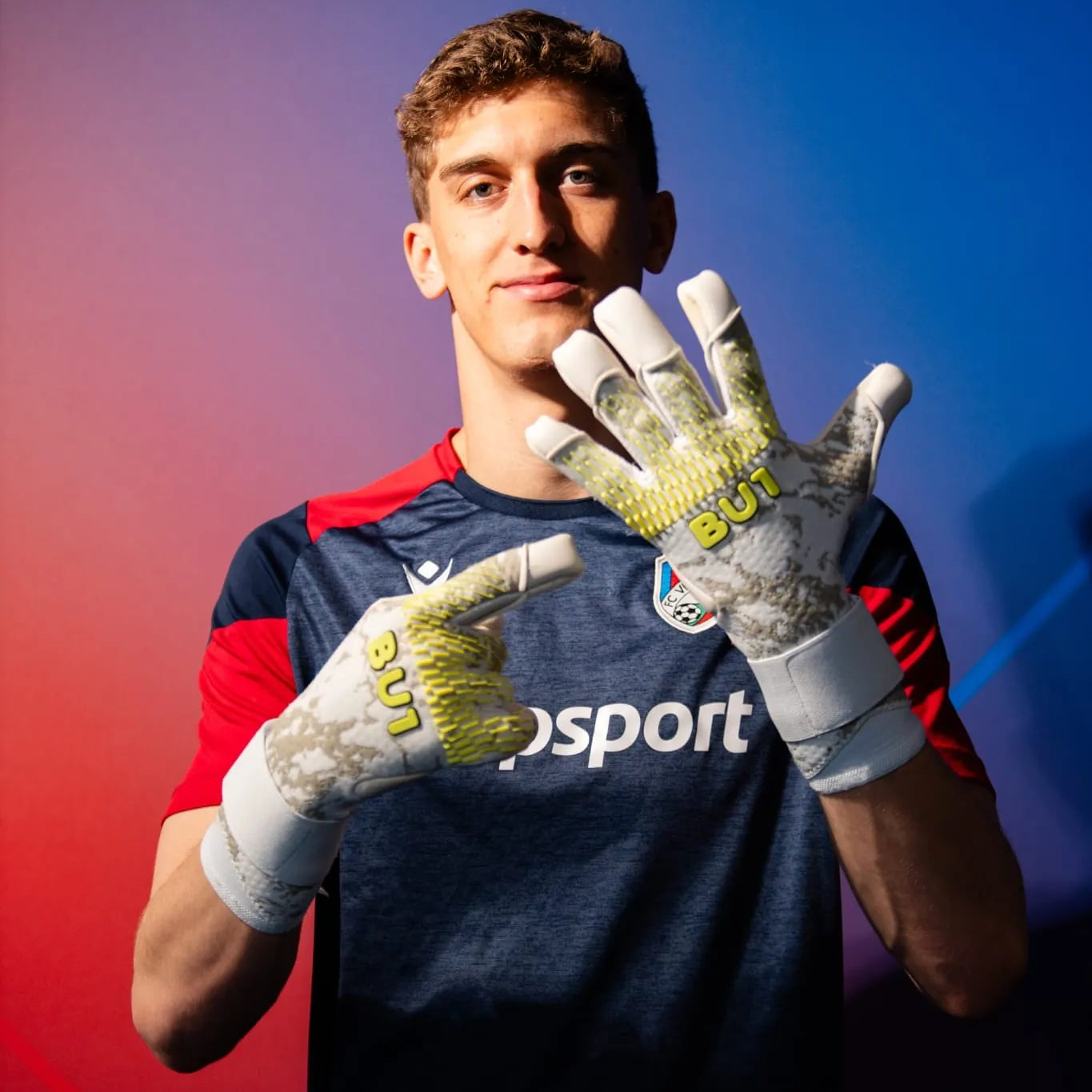 Florian Wiegele s brankářskými rukavicemi BU1 FloW